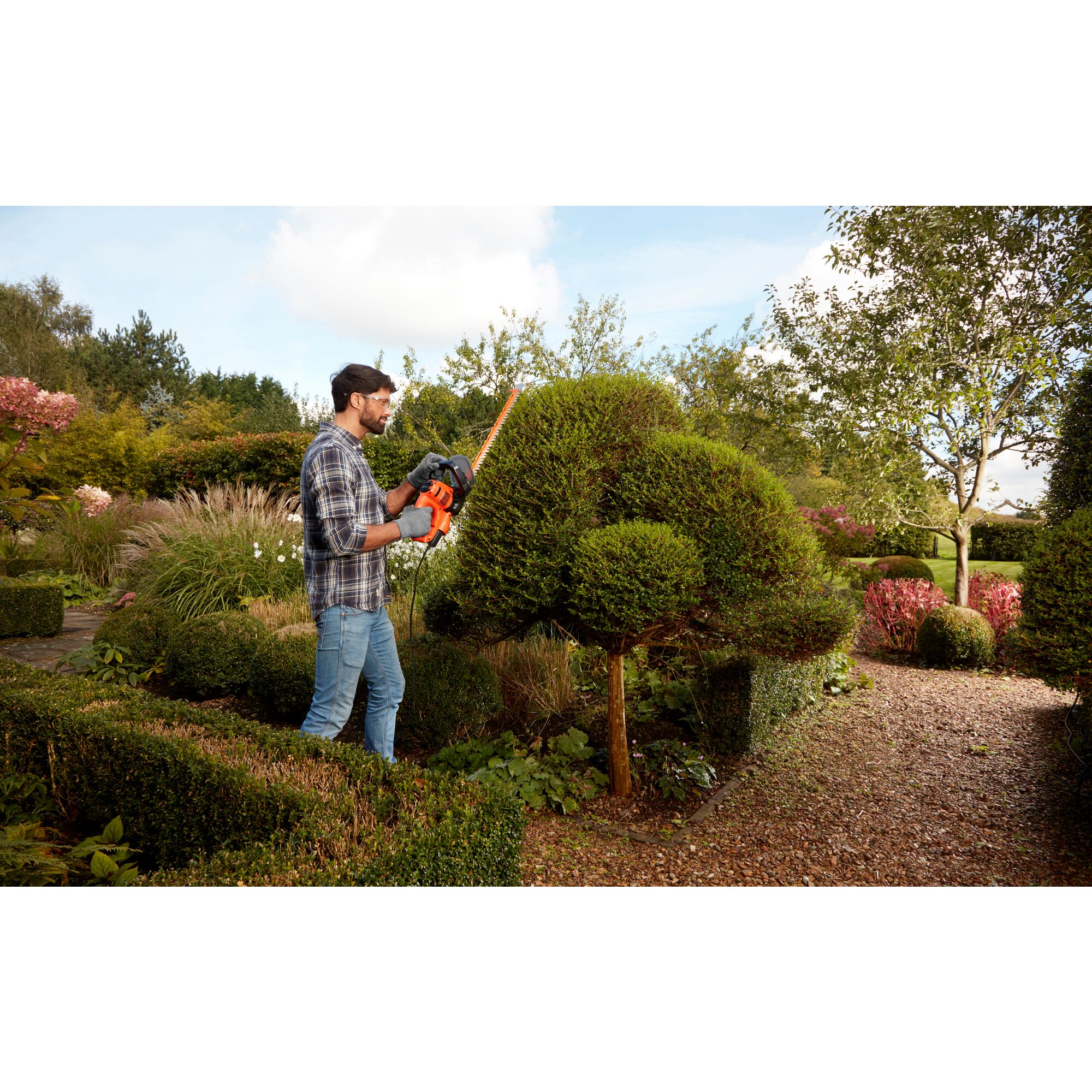 Taille-haie électrique 500 W avec lame de 55 cm et Sawblade™ – BEHTS 401 pour grandes haies – Black & Decker - 3