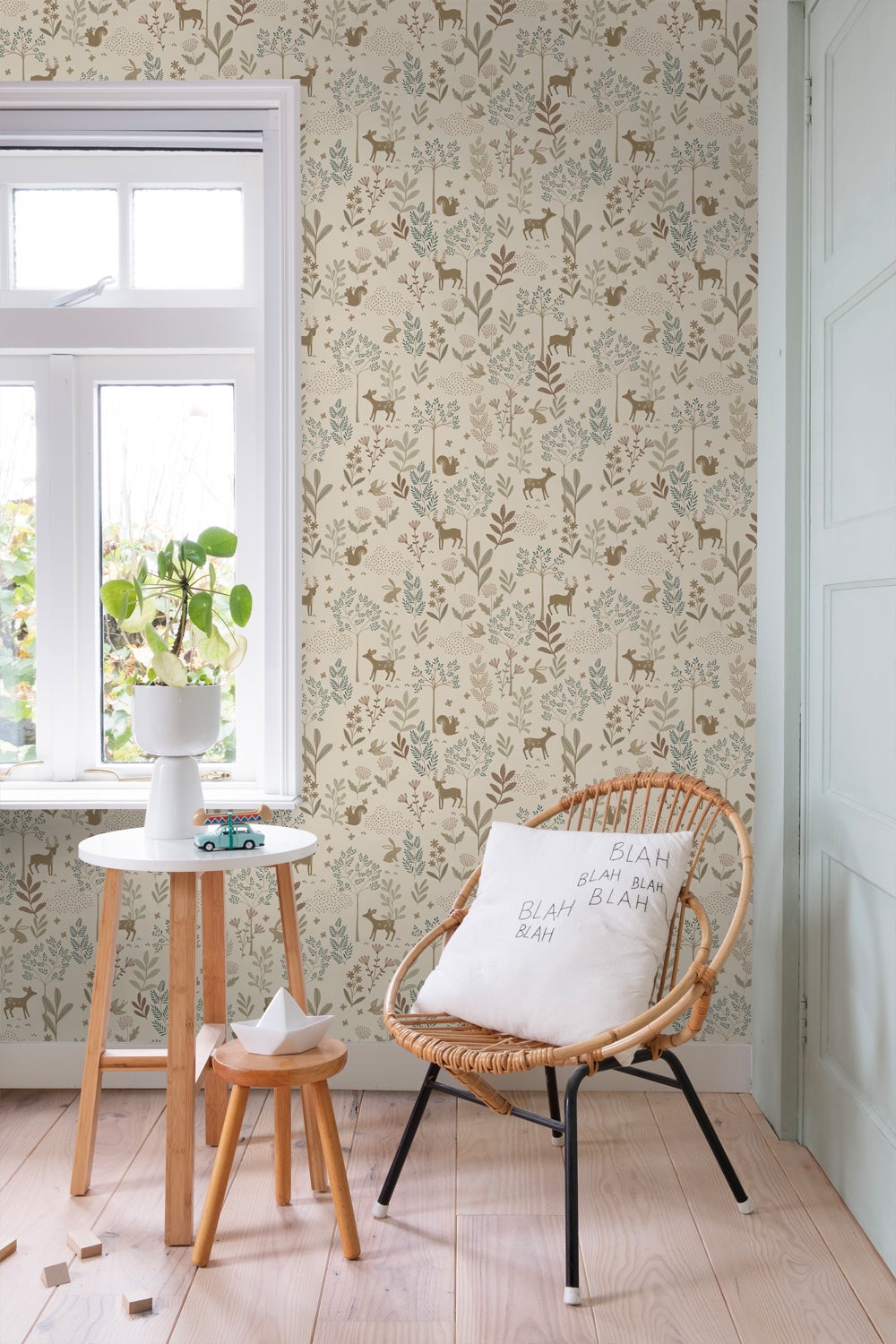 Papier peint forêt avec des animaux de la forêt beige et vert - 53 cm x 10.05 m - ESTAhome - 3
