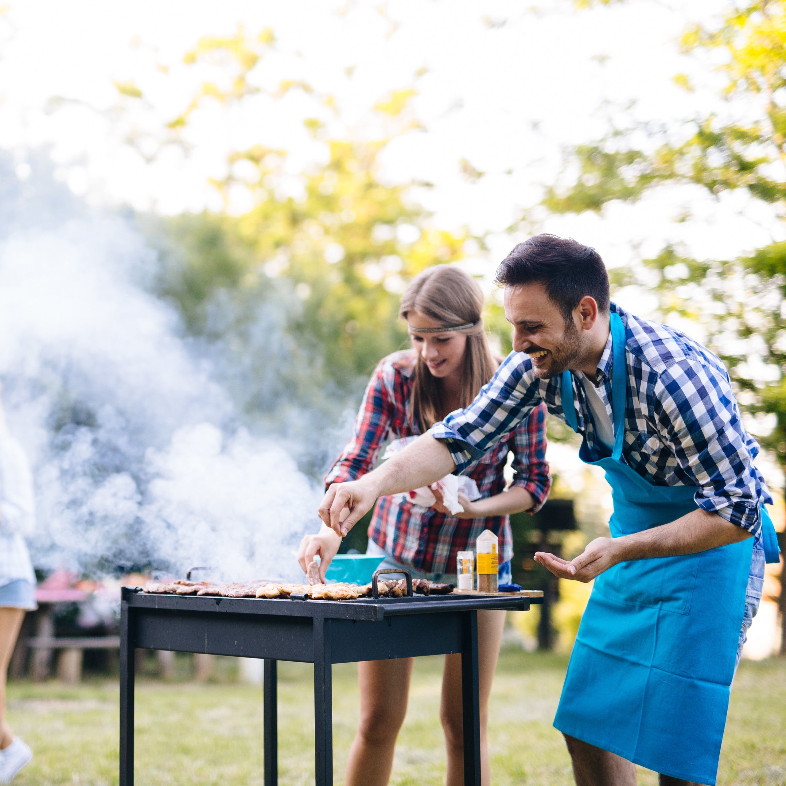 Table de jardin, effet bois, table pliable rectangulaire, en plastique, métallique, balcon 74x120x60, Relaxdays - 6