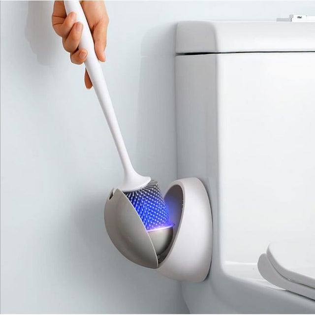 Cepillo de inodoro de silicona con cerdas antibacterianas y soporte de secado rápido para el baño.