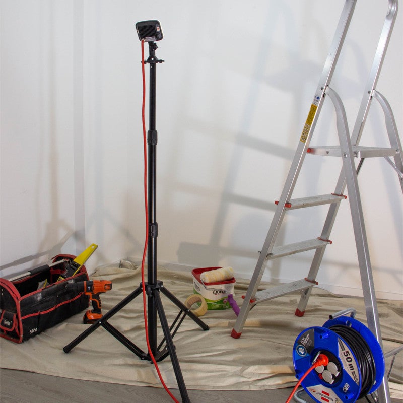 Xanlite - Projecteur de chantier secteur 230 V Trépied 1 tête 20W 1600 LM 6500 K Projection 40 M IP 44 - PR20WT - 2