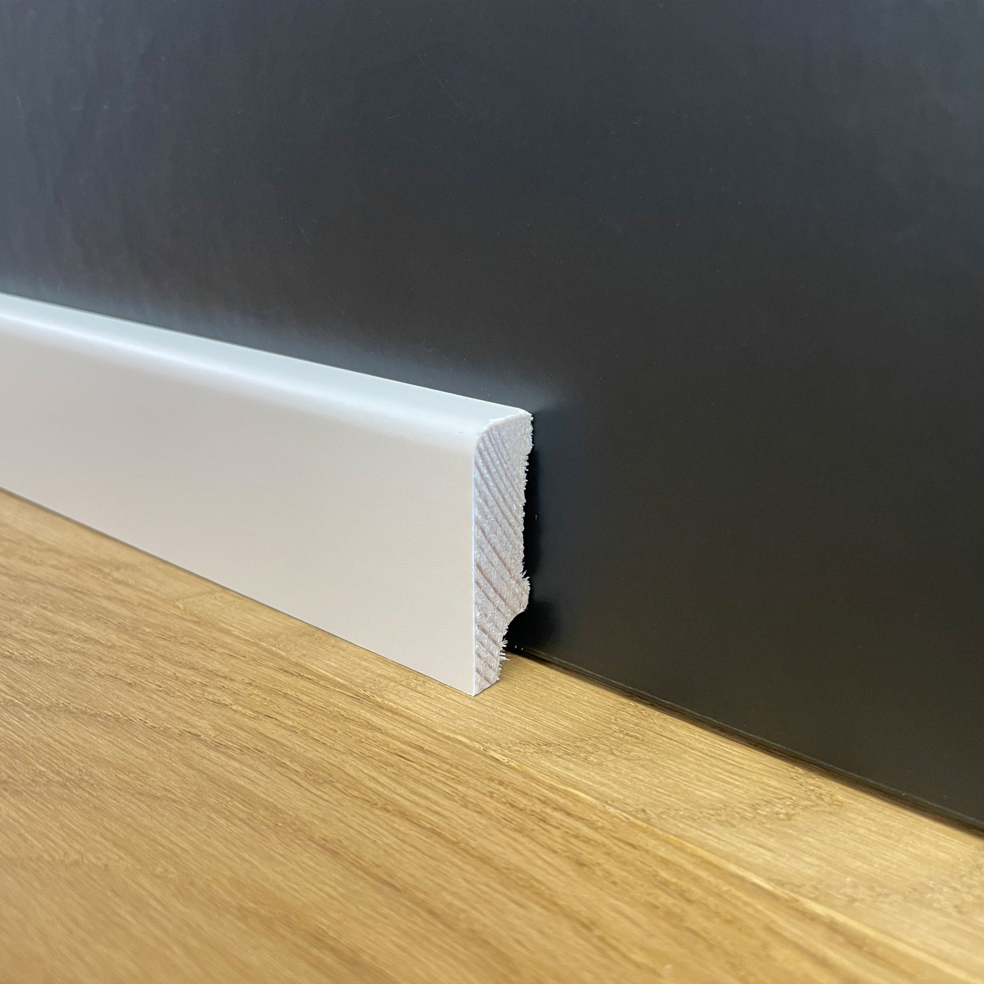 BATTISCOPA ZOCCOLINO in legno MASSELLO di ABETE 40X12 Squadrato bianco (prezzo al metro lineare) - 2