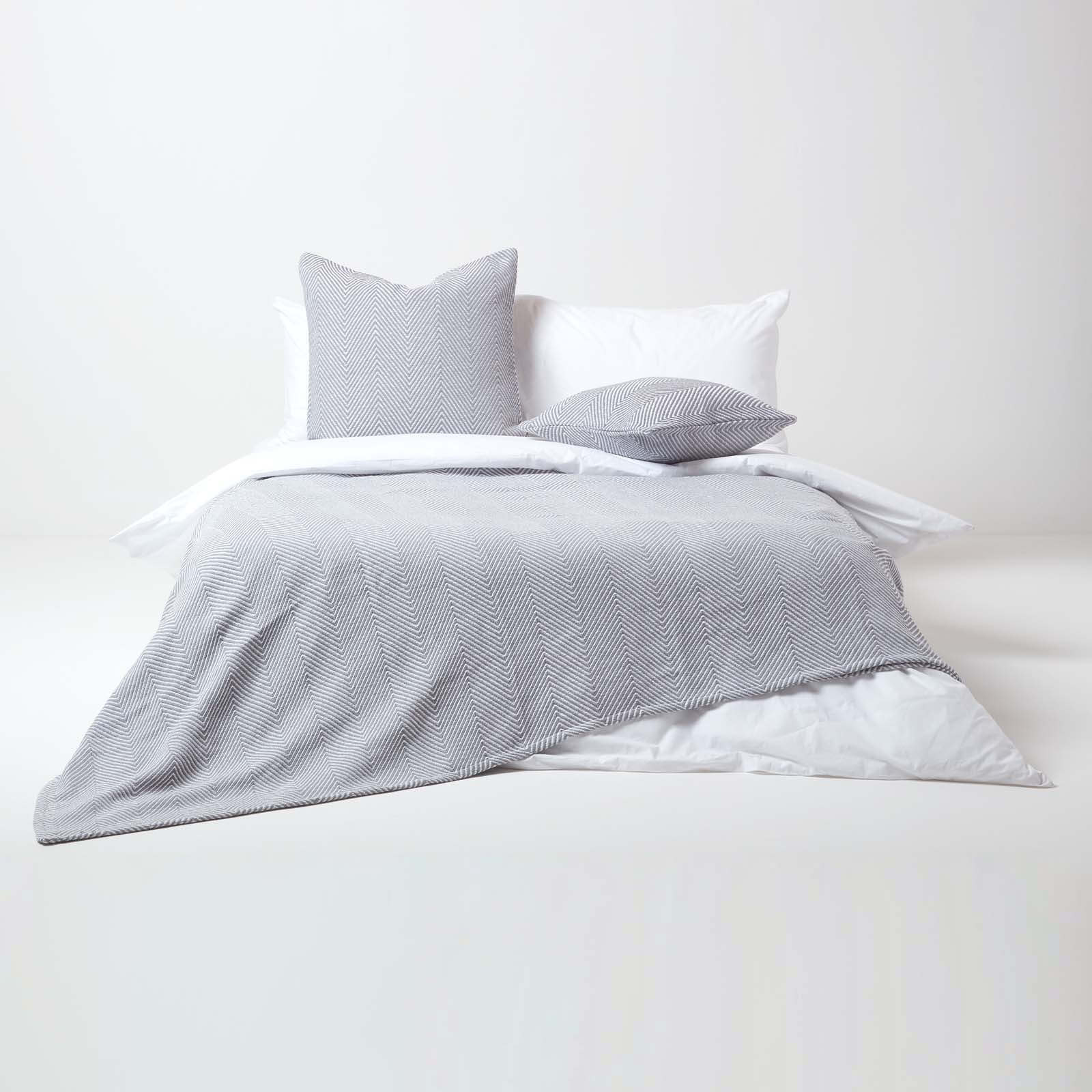 Homescapes Plaid ou jeté de canapé Halden gris à motif chevrons en coton, 225 x 255 cm - 3