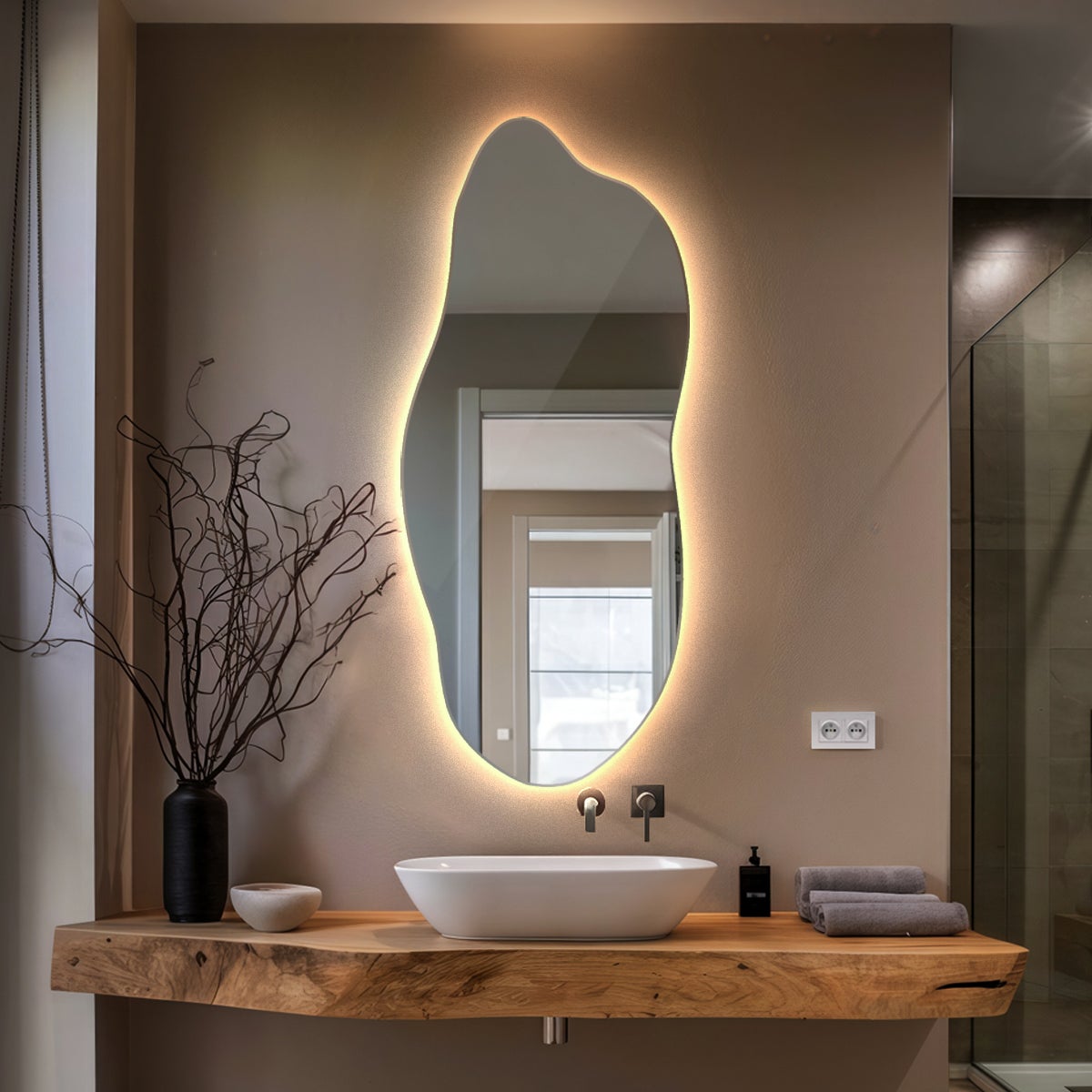 Grand miroir LED organique 45x100 cm - éclairage chaud, design contemporain pour salon ou chambre - 3