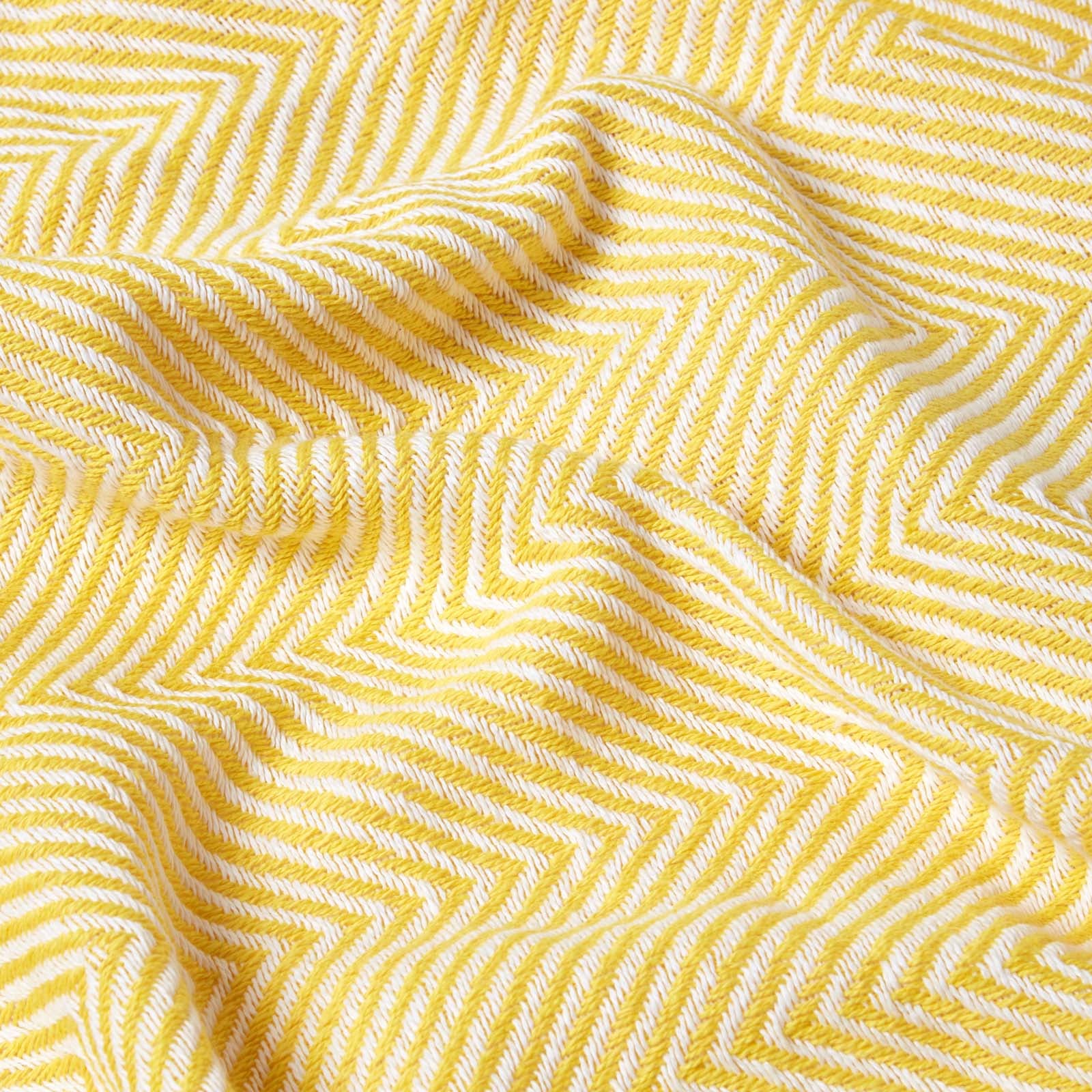 Homescapes Plaid ou jeté de canapé Halden jaune à motif chevrons en coton, 150 x 200 cm - 4