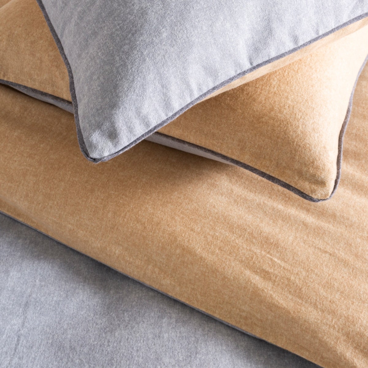 Drap housse en flanelle coton 57 fils uni gris 160x200cm - 3