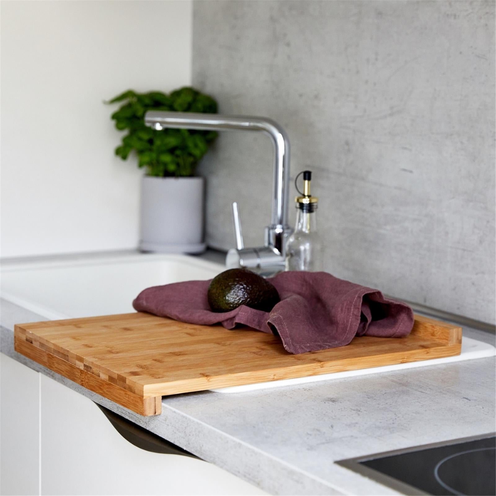 Planche à découper bambou avec bord de guidage Wenko - 2