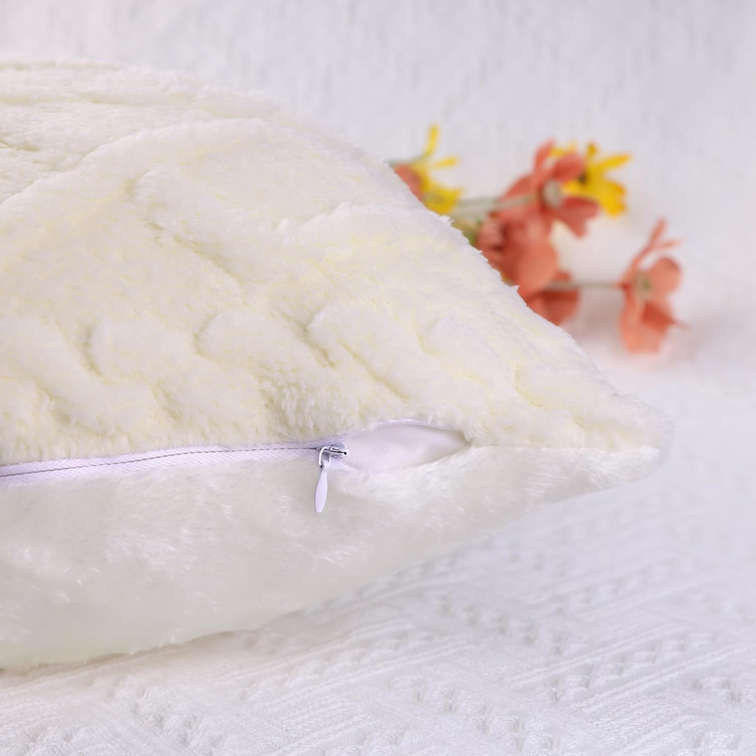 Lot de 2 housses de coussin en fausse fourrure courte et douce pour décoration d'intérieur, 50,8 x 50,8 cm, blanc - 3