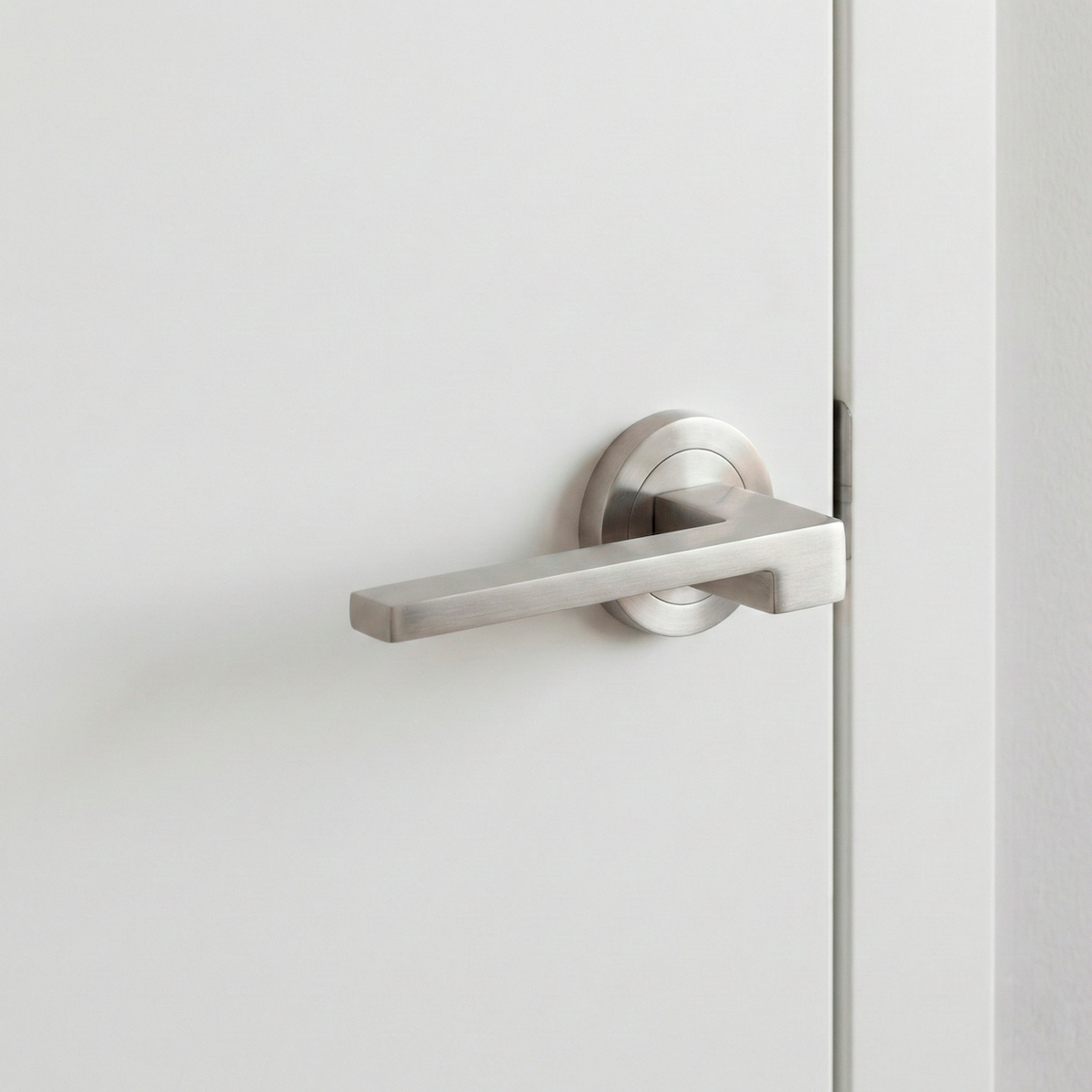 Poignée de Porte Lugh Nickel Mat avec Rosette Ronde - Quincaillerie pour Portes Intérieures - 4