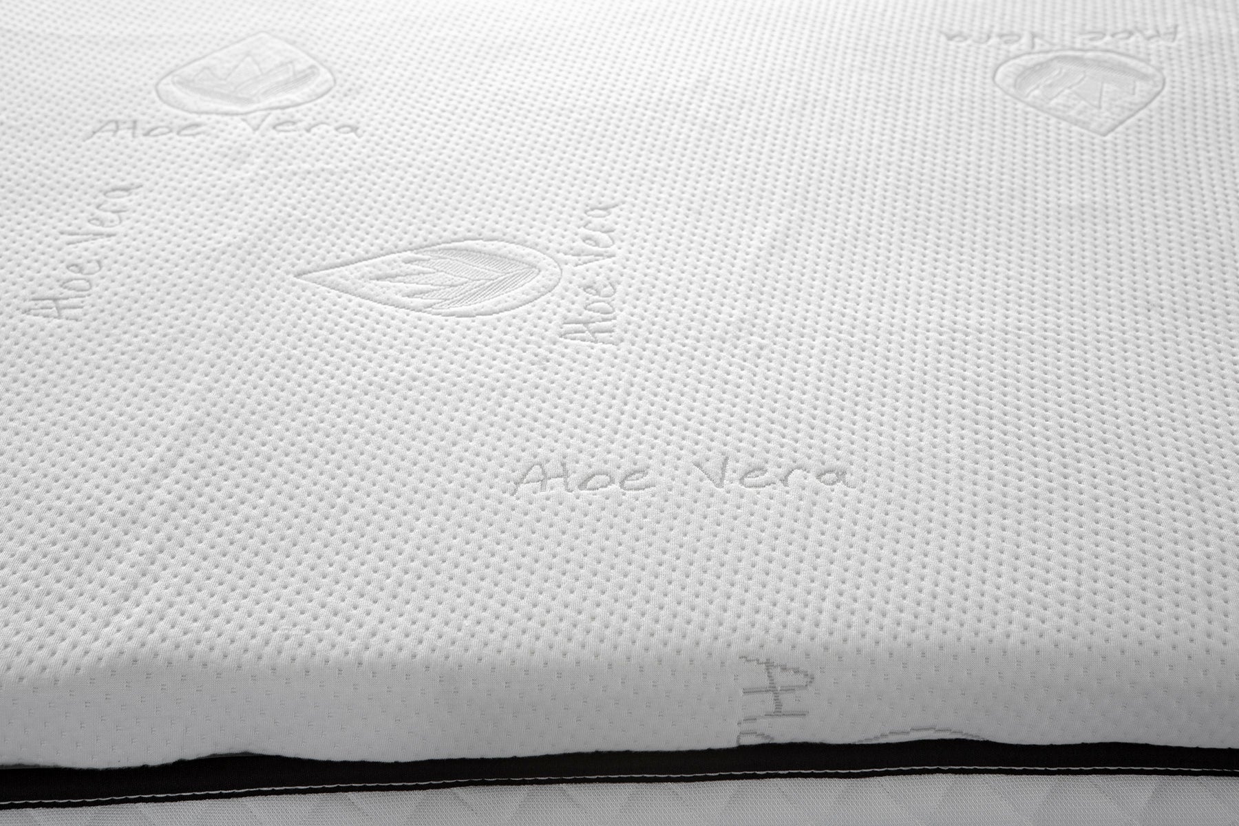 Topper viscoelstico 140x200 cm - Altura +/- 5 cm - Funda extraible de Aloe  Vera - Espuma viscoelstica de alta densidad con viscografeno y carbono |  Leroy Merlin