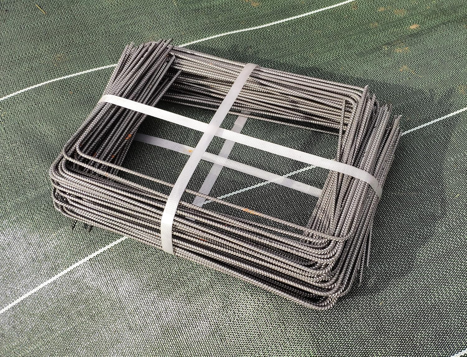Lot de 100 Large XL Agrafes 30cm par 20cm fixation Métal toile de paillage geotextile pointes biseautées Sardines Piquets ZENLYS - 2