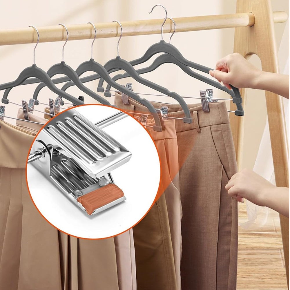 Confezione da 10 grucce in velluto grigio per cappotti, pantaloni e abiti; robuste grucce in feltro antiscivolo, reggono fino a 2,3 kg - 3