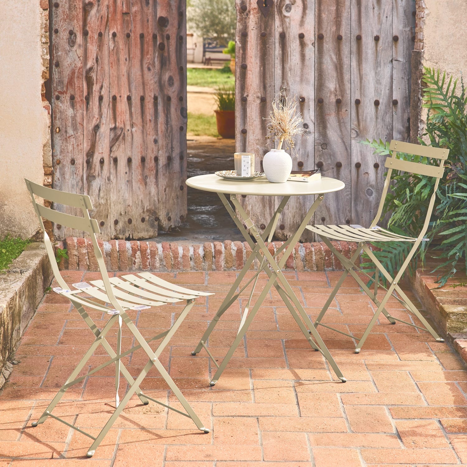 sweeek - Table de Jardin bistrot Pliante métal 2 assises Bleu Canard 60 x 70cm. Acier thermolaqué sweeek - Table de Jardin bistrot Pliante métal 2 assises Bleu Canard 60 x 70cm. Acier thermolaqué