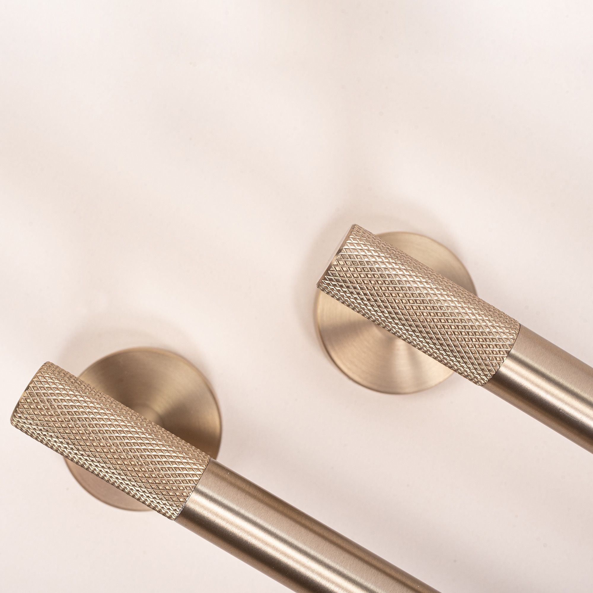 Wieszak łazienkowy jednoramienny 6610a Modern Złoty Szczotkowany - 5