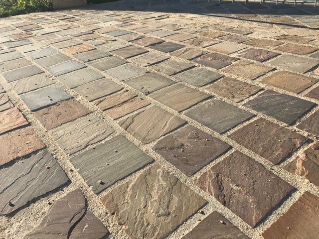 Pavé Pierre Kandla multicolore, 14X14X5/7cm vendu en palette complète (11,5 M2) soit 46,35€/m2, LIVRAISON PREMIUM CHARIOT EMBARQUÉ