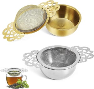 Set Da 2 Colini Da Tè In Acciaio Inox – Maglia Fine 6,5 Cm – Manico Con Bollitore In Rilievo
