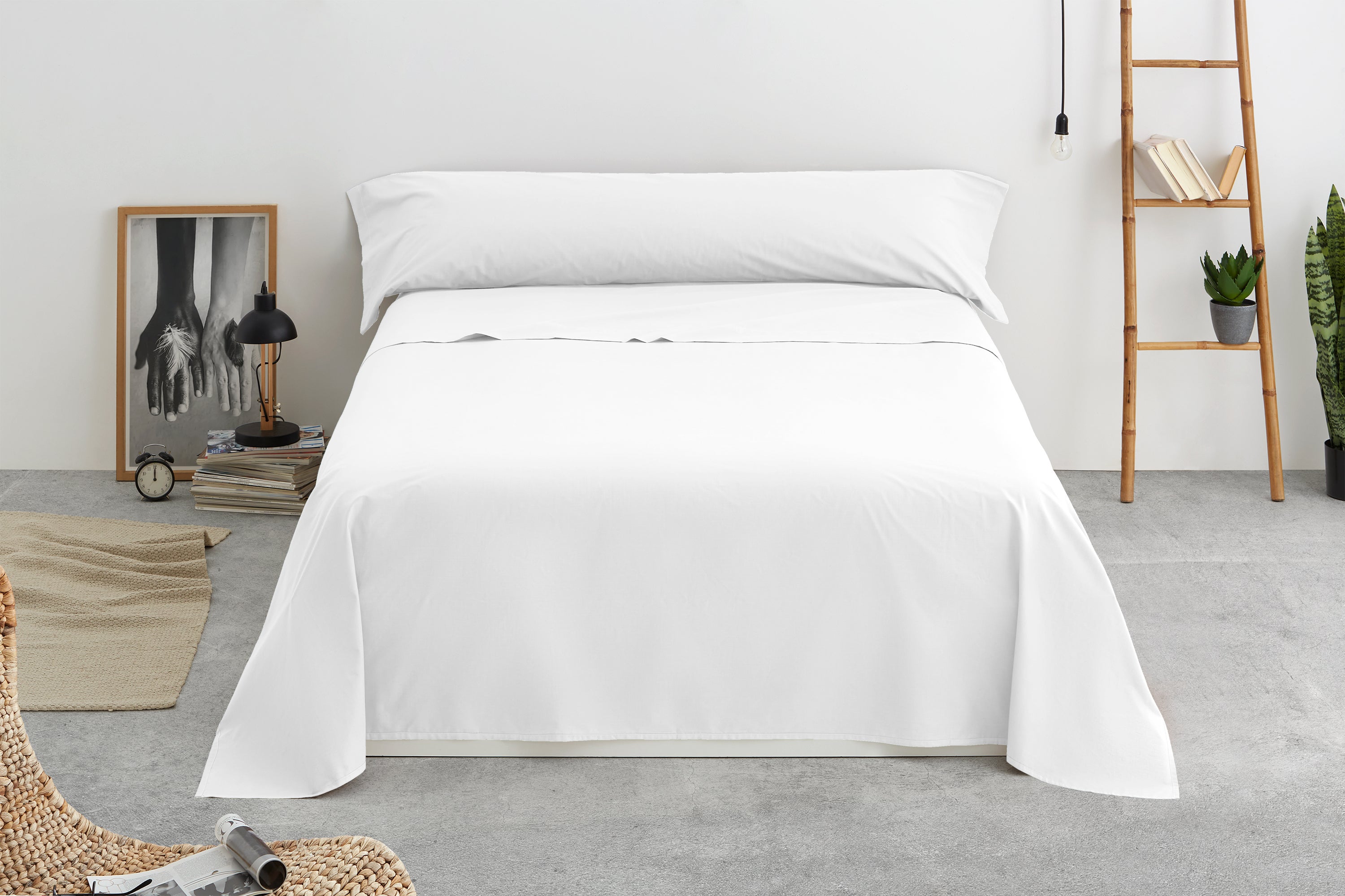 Juego de sábanas lisas 3 piezas 100% algodón. cama 135 cm. color blanco