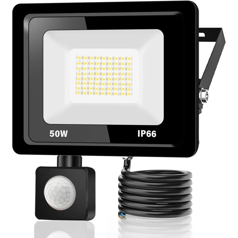 Reflektor LED 50 W do użytku na zewnątrz z czujnikiem ruchu, 2 sztuki, wodoodporny, IP66, z czujnikiem, 4000 lm, 6500 K, zimne białe światło zewnętrzn