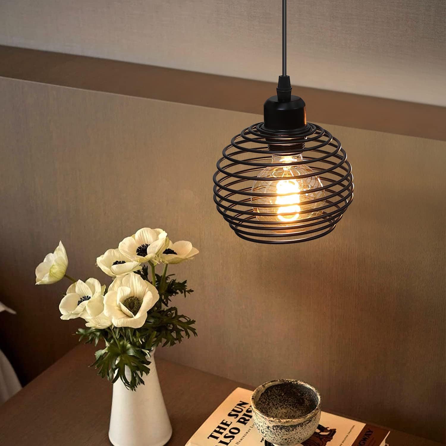 NETTLIFE Lampa wisząca E27, czarna, średnica 15 cm, metalowa, w stylu vintage, ze sprężyną, z wtyczką i przełącznikiem retro, do salonu i kuchni