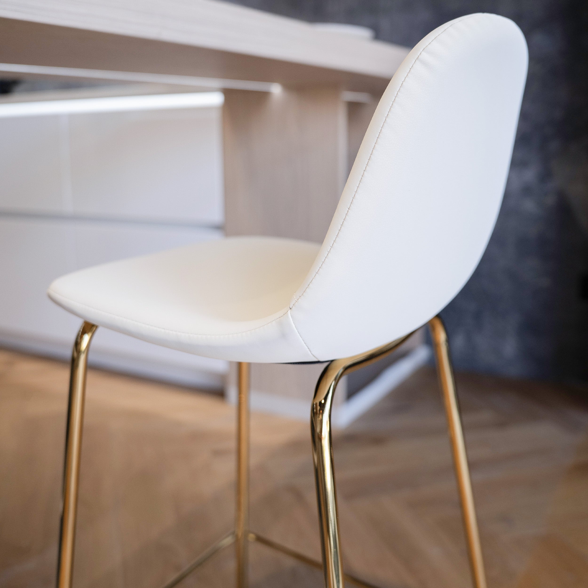 Lot de 2 chaises pour îlot central 65 cm en cuir synthétique blanc - Henrik - 8