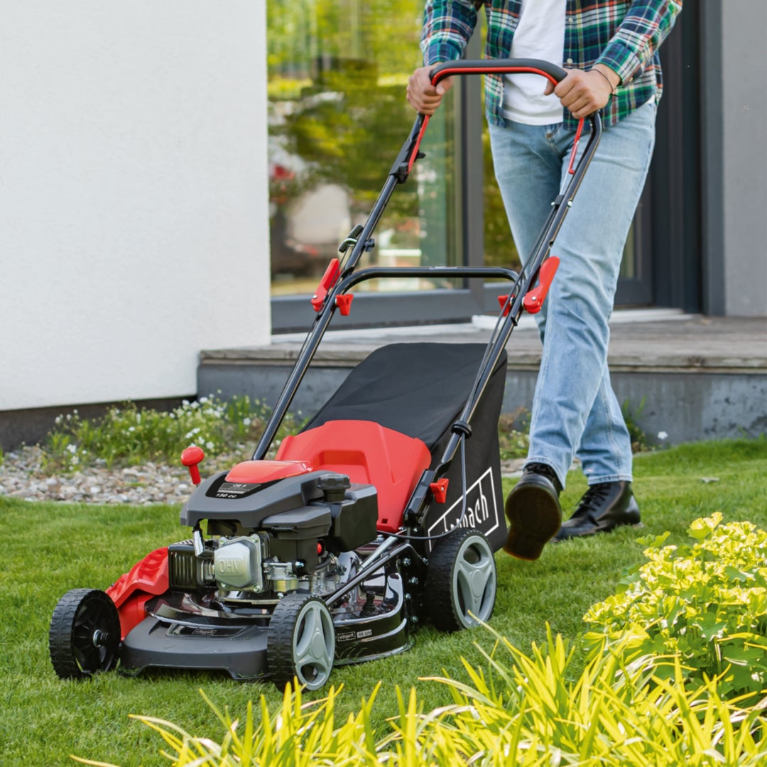 Scheppach Tondeuse thermique MP150-46 - moteur 4 temps - 150 cm³ - largeur de coupe 46 cm - 1000 m² - hauteur de coupe 25-75 mm - bac 55L - 9