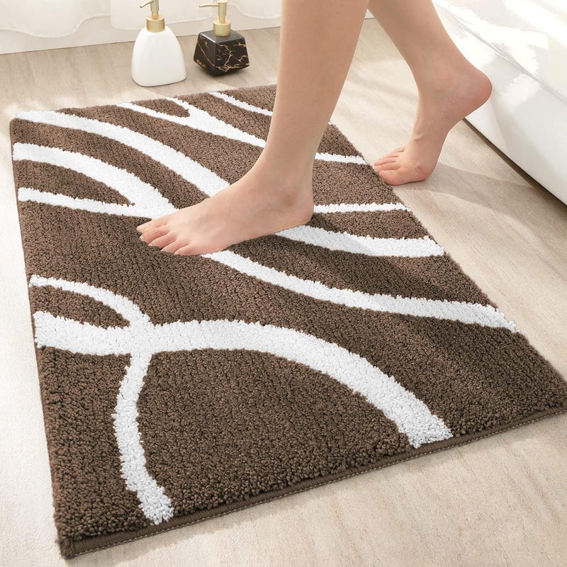 Brązowa, antypoślizgowa mata łazienkowa z mikrofibry, 40 x 60 cm, chłonna i miękka, można prać w pralce.