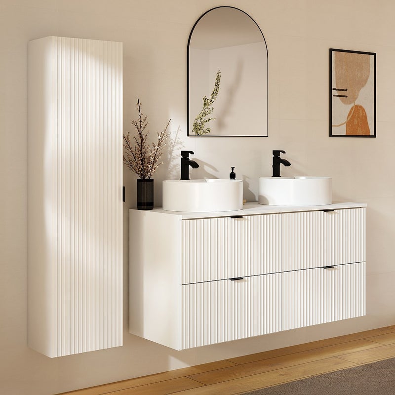 Podwieszana szafka łazienkowa prążkowana z okrągłą umywalką nablatową i kolumną - Biały mat - 120 cm - ZEVINI