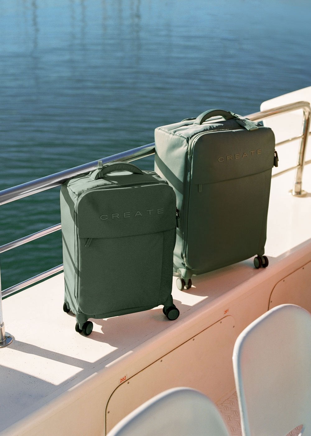 CREATE - LUGGAGE STUDIO SOFT - Miękka walizka z poliestru z zamkiem TSA i wielokierunkowymi kółkami - Sauge