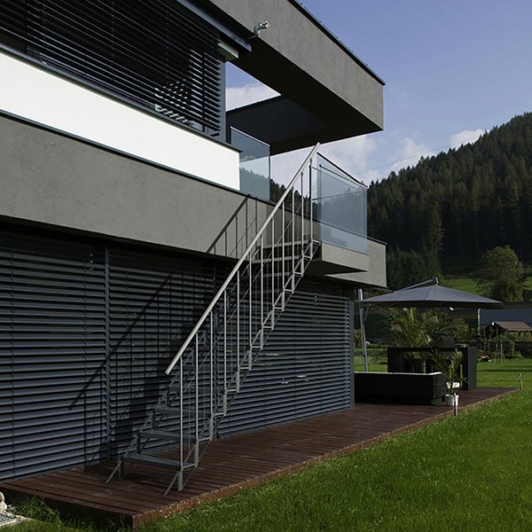 Escalier droit extérieur 5 marches - Hauteur à franchir 0,93 à 1,13m - Structure grise et marche grise - SUNSTEP-5 - 3