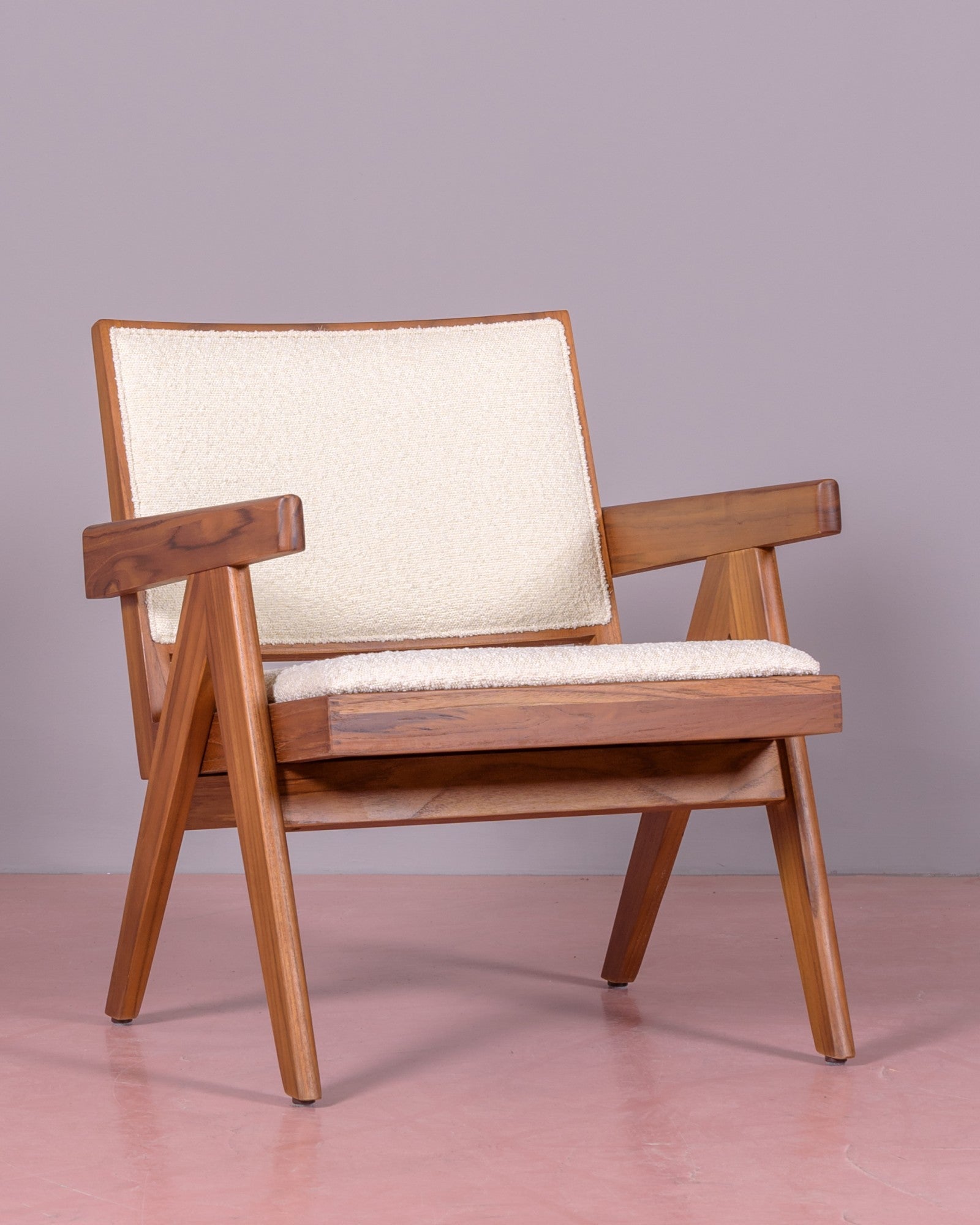 Sillón clásico con reposabrazos en madera de teca y tejido bouclé - compass - nest dream - blanco