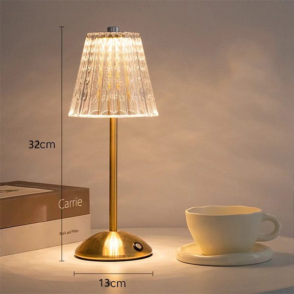 Lampada da tavolo LED a batteria Roxi, color oro, metallo, IP54, dimmerabile Lampada da tavolo LED a batteria Roxi, color oro, metallo, IP54, dimmerabile
