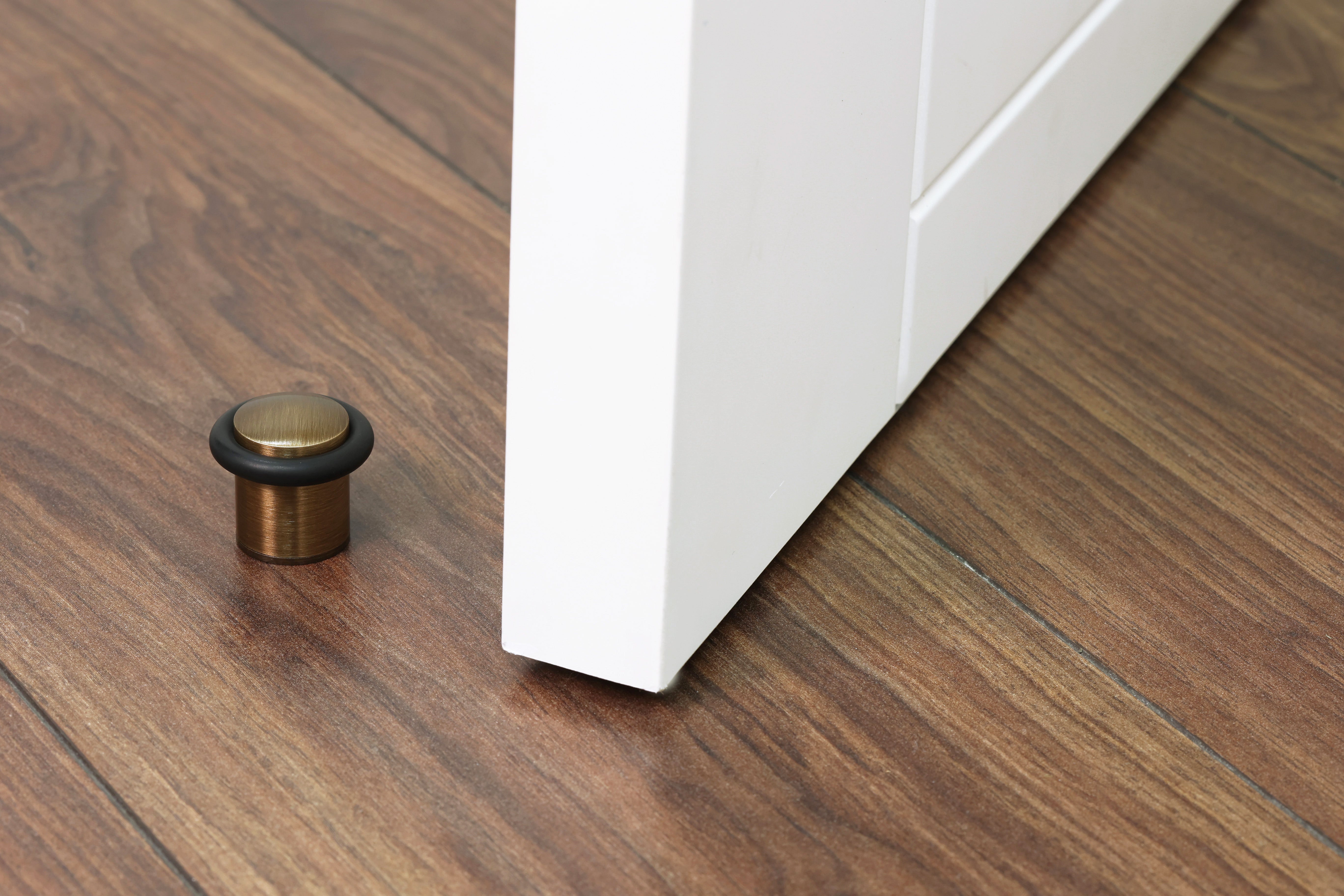 Butée de porte 24 x 30 mm pour sol, protection en caoutchouc cuir laiton, installation avec vis, EVI Herrajes - 4