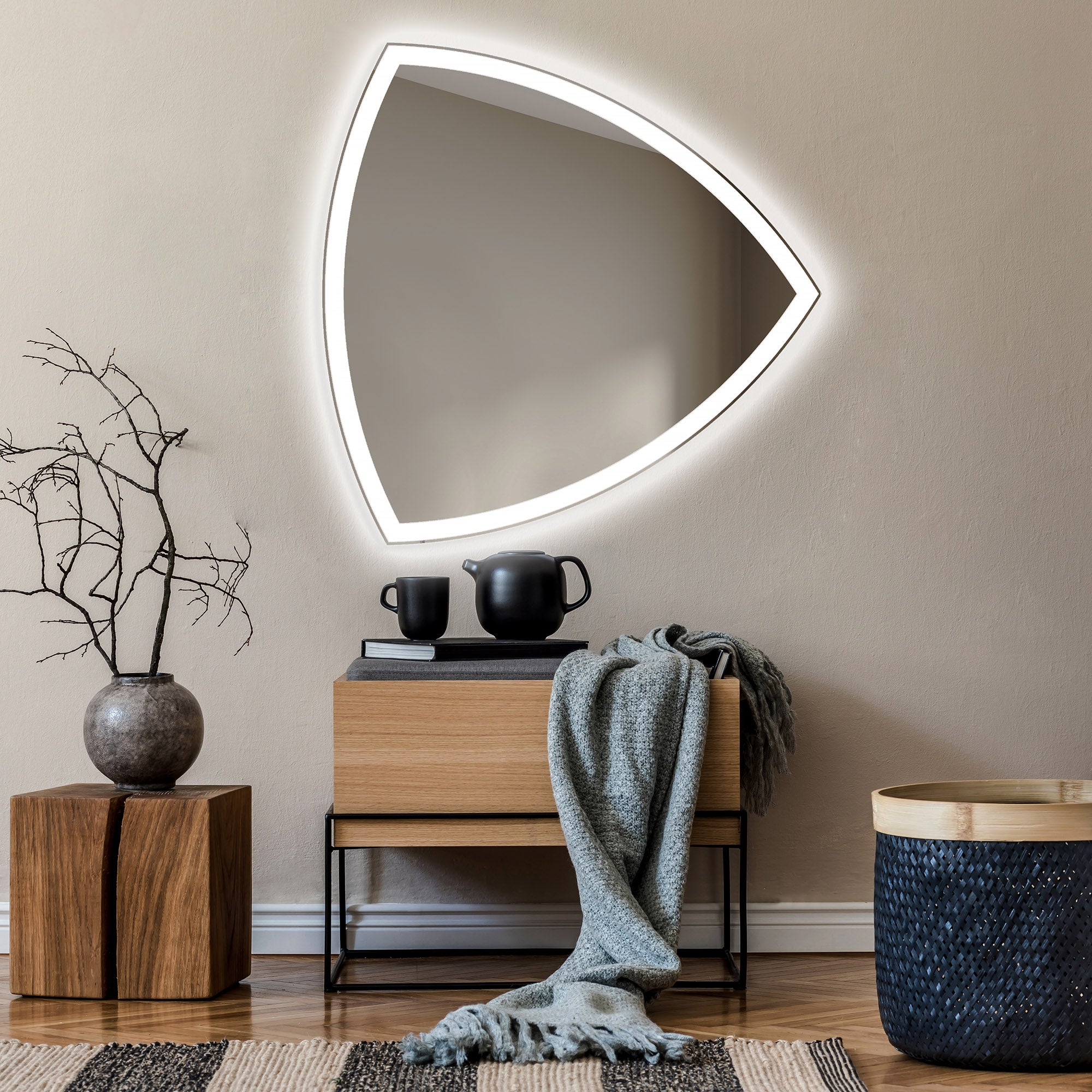 Asymetryczne lustro z oświetleniem LED Łazienka (74x74cm) Jasne lustro z oświetleniem | Chłodna biel 7000K