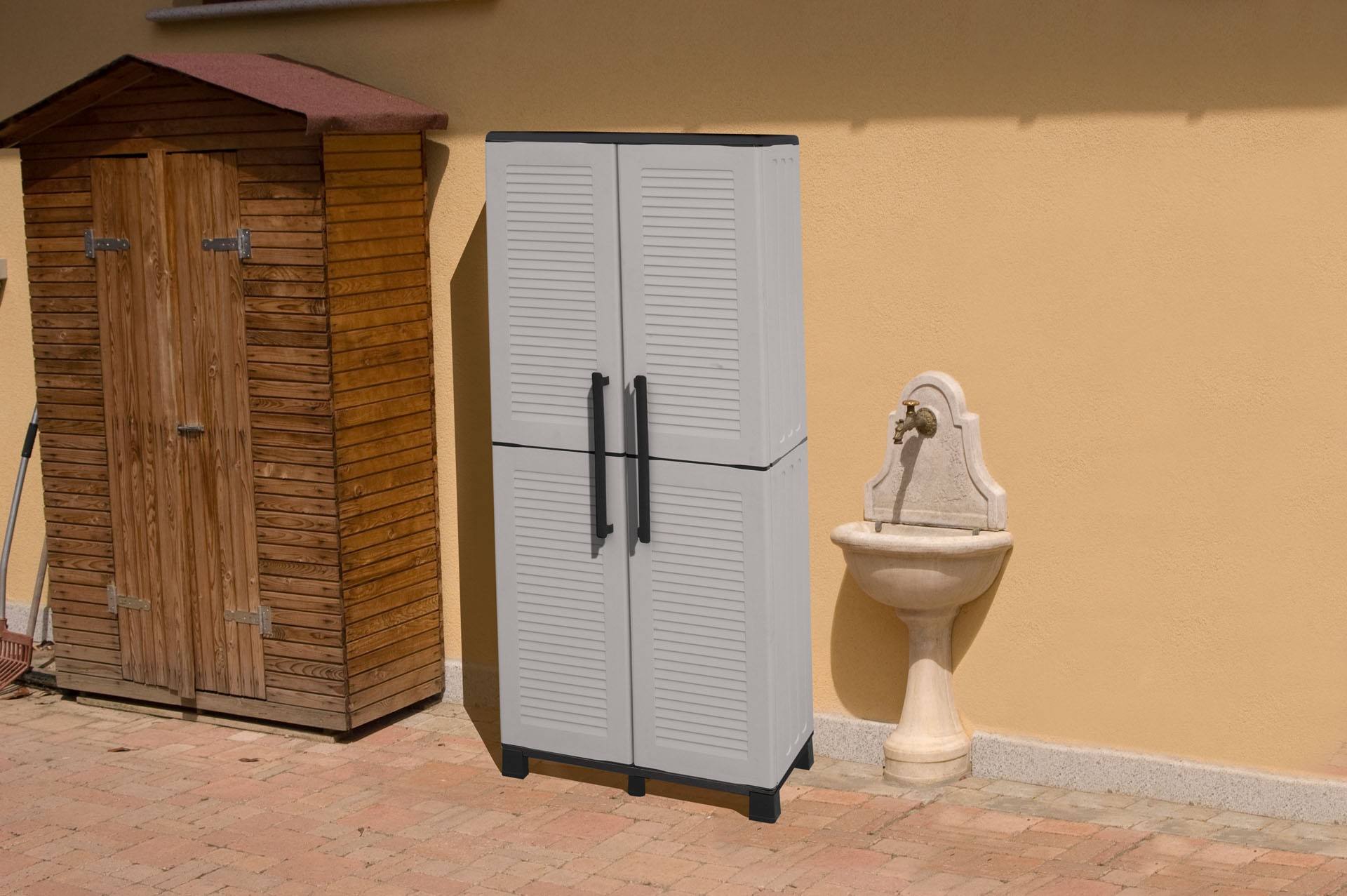 Armoire Extérieure PVC Avec Porte-balais - 168x68x40 Cm, 2 Portes, étagères Réglables - Parfait Pour Jardin Et Garage