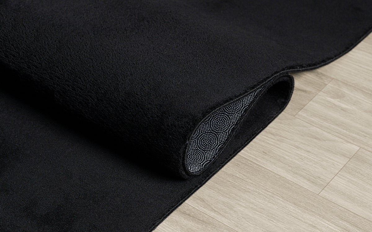 the carpet Relax tapis moelleux à poils courts, dessous antidérapant, lavable à 30 degrés, super soft, aspect fourrure, Noir, 120 cm - 4