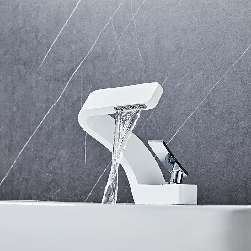 VIGO Robinet cascade de salle de bain Satro avec un seul trou et une seule poignée en noir... | Home Depot Canada