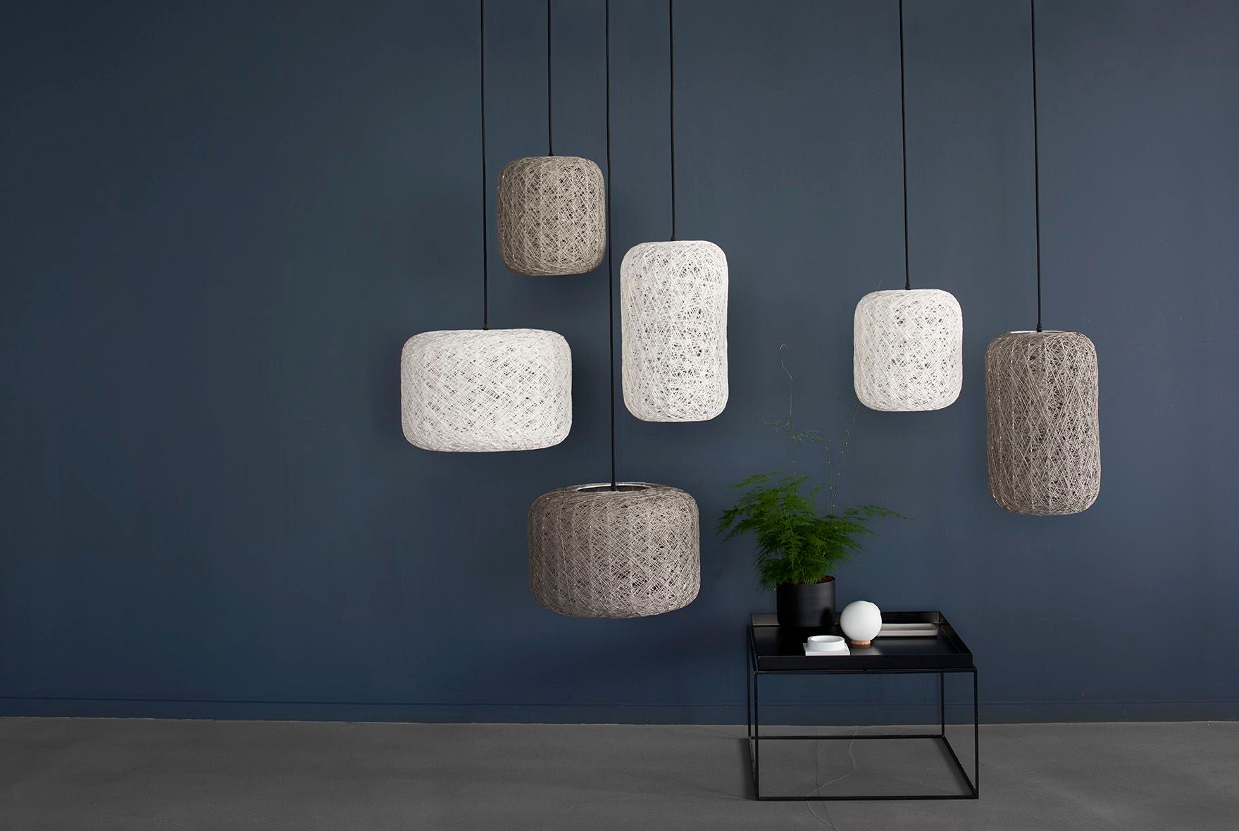Suspension en papier filé et fil métallique gris, h 45 cm d 30 cm Spin - DYBERG LARSEN - 3