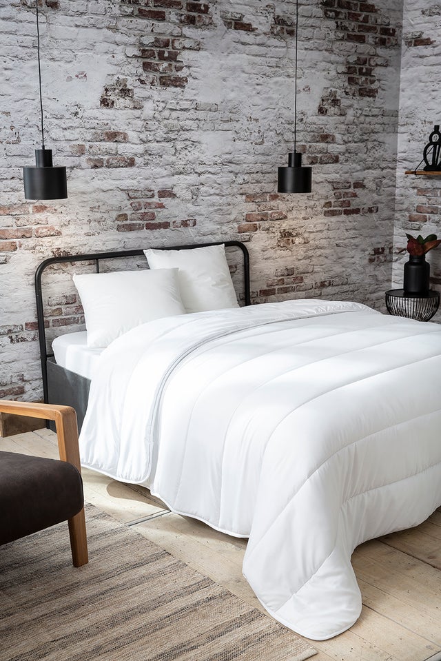 Couette tempérée 140 x 200 cm polyester blanc