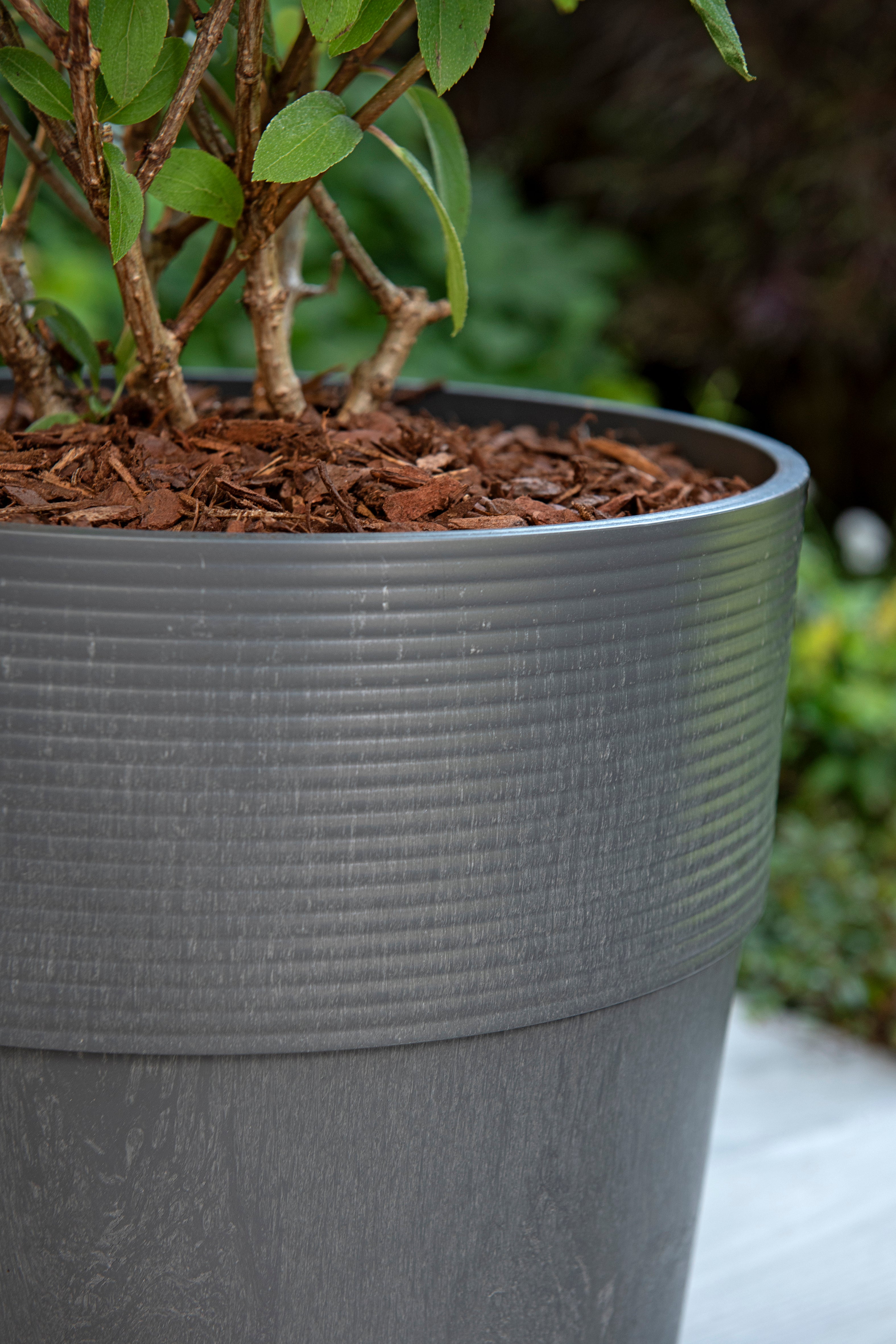Scheurich Groove 25, pot de fleurs/plantes, rond, en plastique couleur: Nero, 24,5 cm de diamètre, 22,5 cm de hauteur, 7,7 l vol. - 3