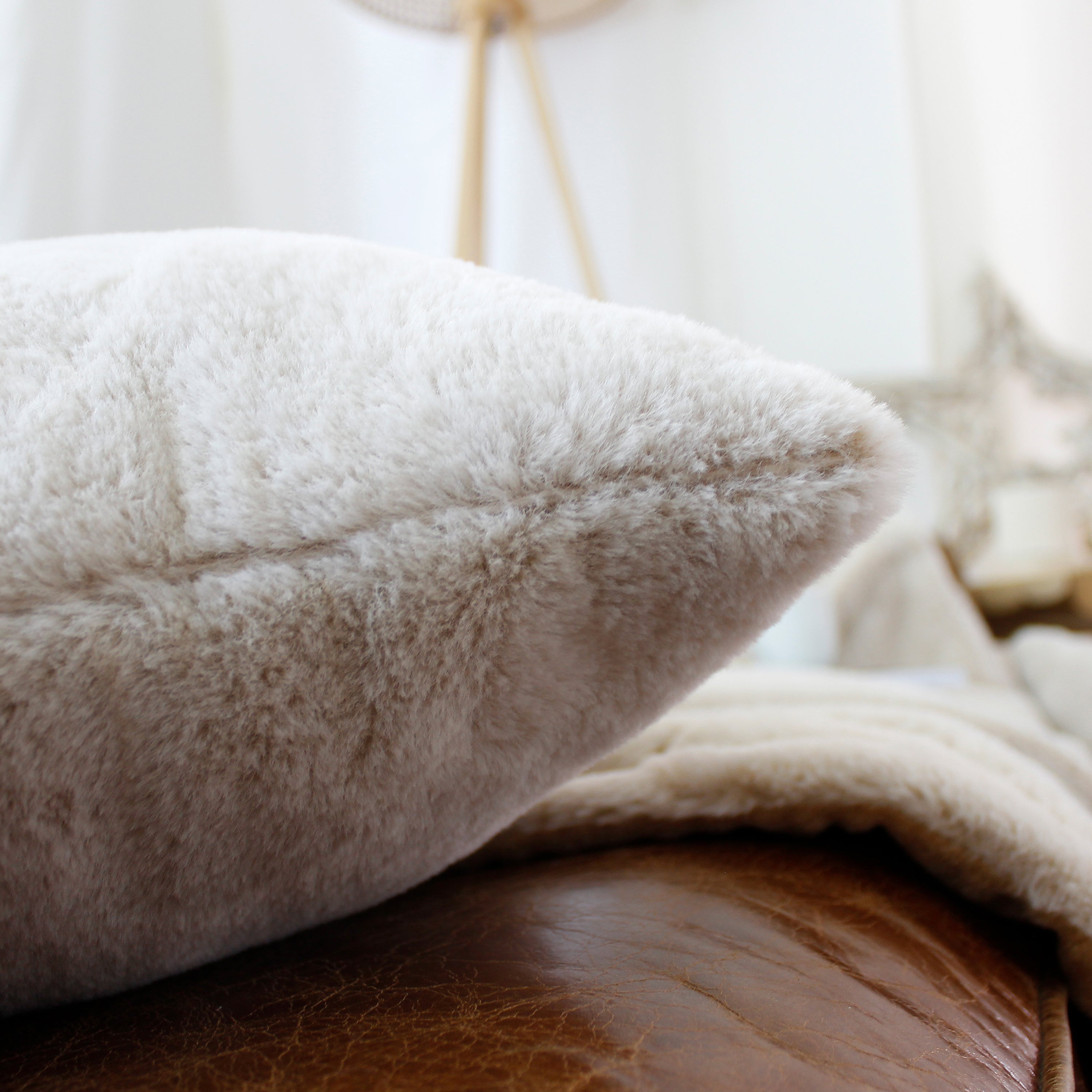 2 Coussins Carré, fausse fourrure recto verso, 40x40cm, Collection Rabbit, CMADECO - Beige - 2