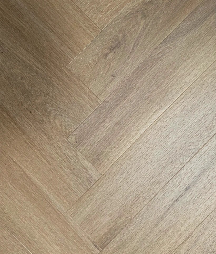 Panele DECORI winylowe SPC 5mm DECORI jodełka Jagerndorf z podkładem, 0,9375m2