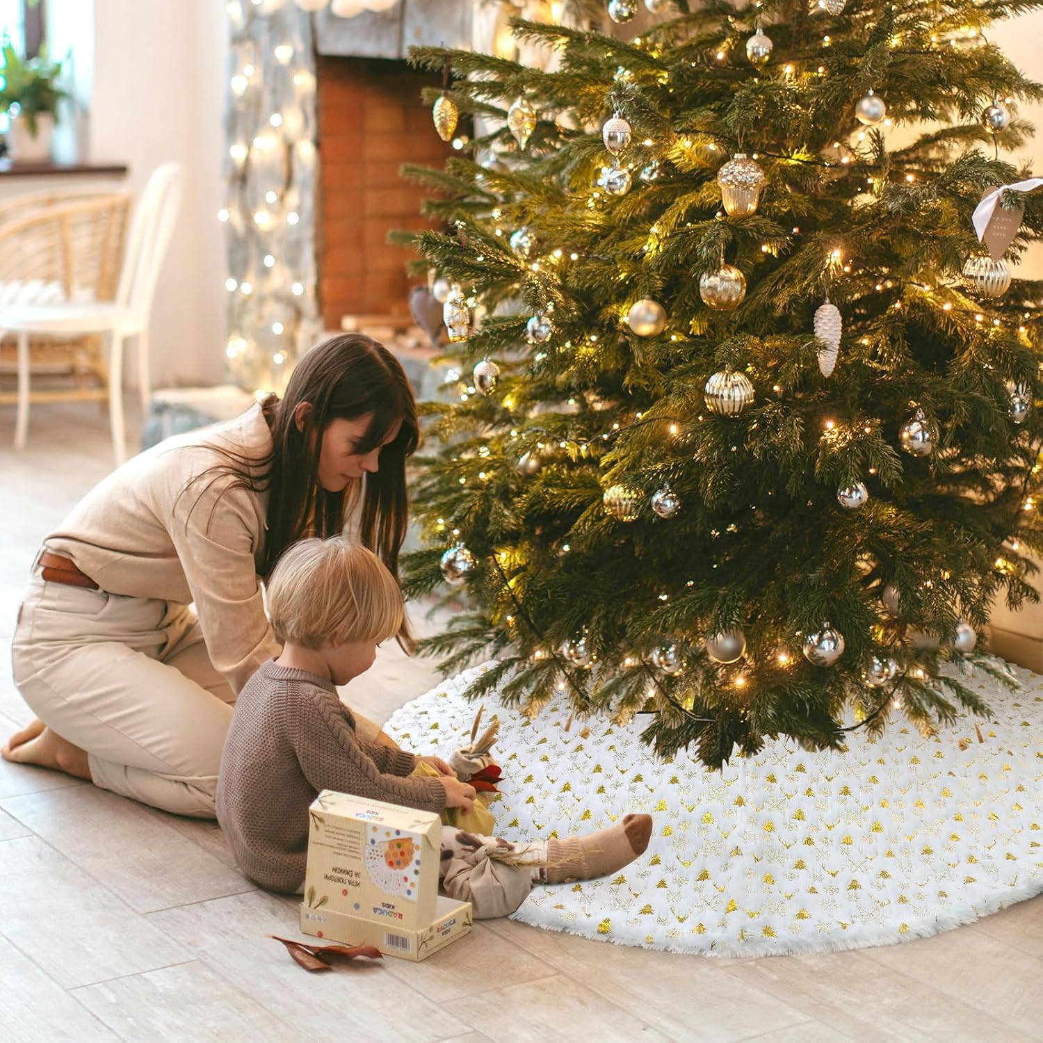 Saia para árvore de Natal, base para árvore de Natal, tapete para árvore de Natal com lantejoulas douradas, adequado para decoração (branco, 90 cm) - 6