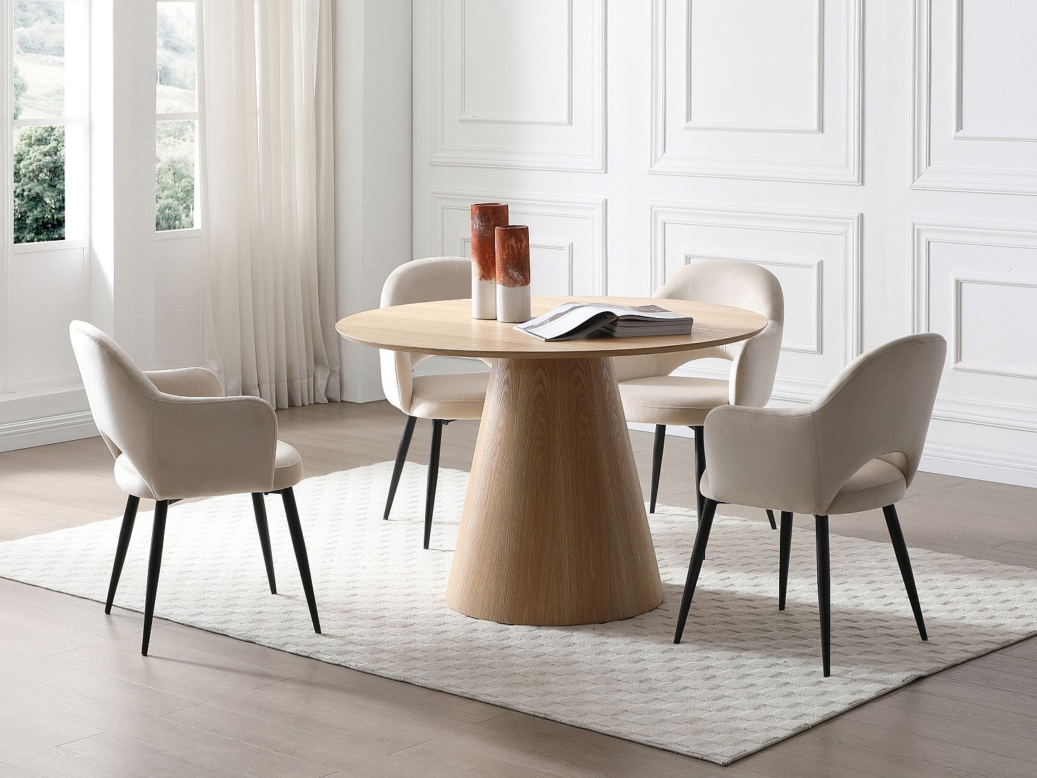 Stół do jadalni okrągły dla 4 osób z dębową okleiną - Naturalny jasny - ANTALIZA