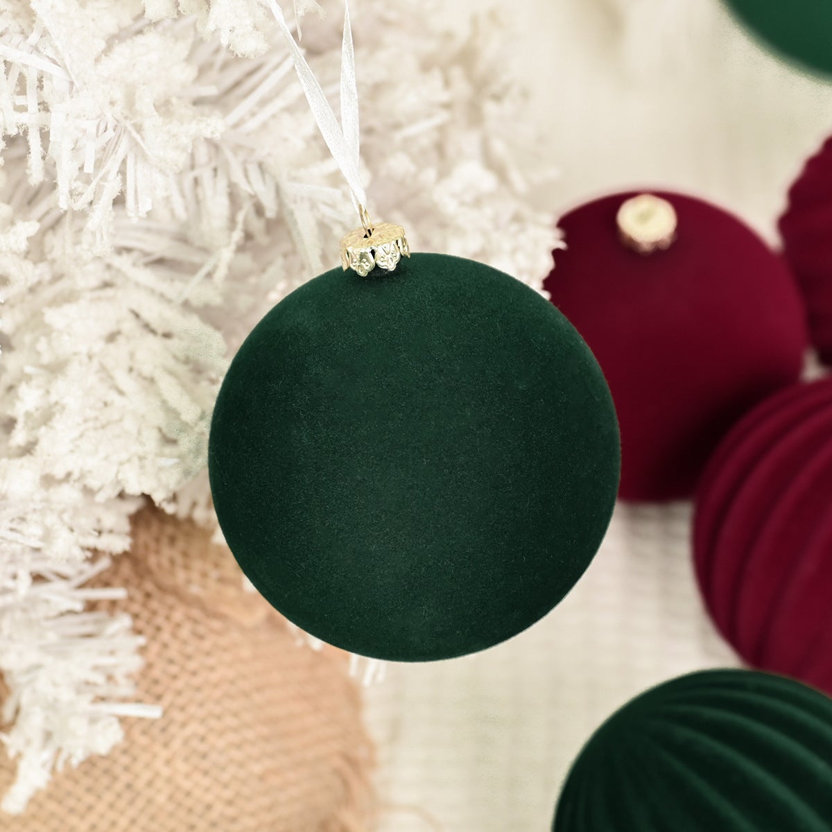 12 peças de decorações de bola de Natal retro requintadas, bolas de Natal de veludo, 8 cm, cor de vinho - 8