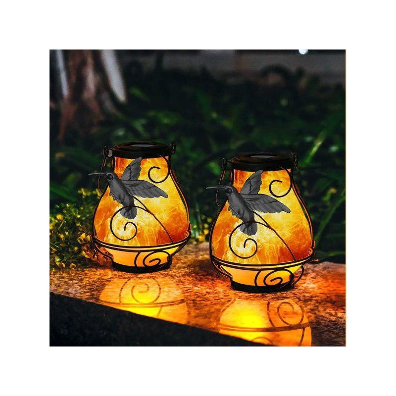 Wiszące lampy solarne z efektem migoczącego płomienia oświetlające metalowe latarnie solarne KLB