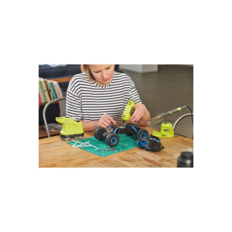 Pistolet à colle RYOBI 18V One+ - Sans batterie ni chargeur RGLM18-0 - 3