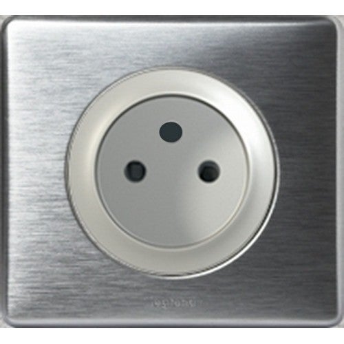 Prise de courant sans terre Dooxie Blanc Complete Legrand DC2260
