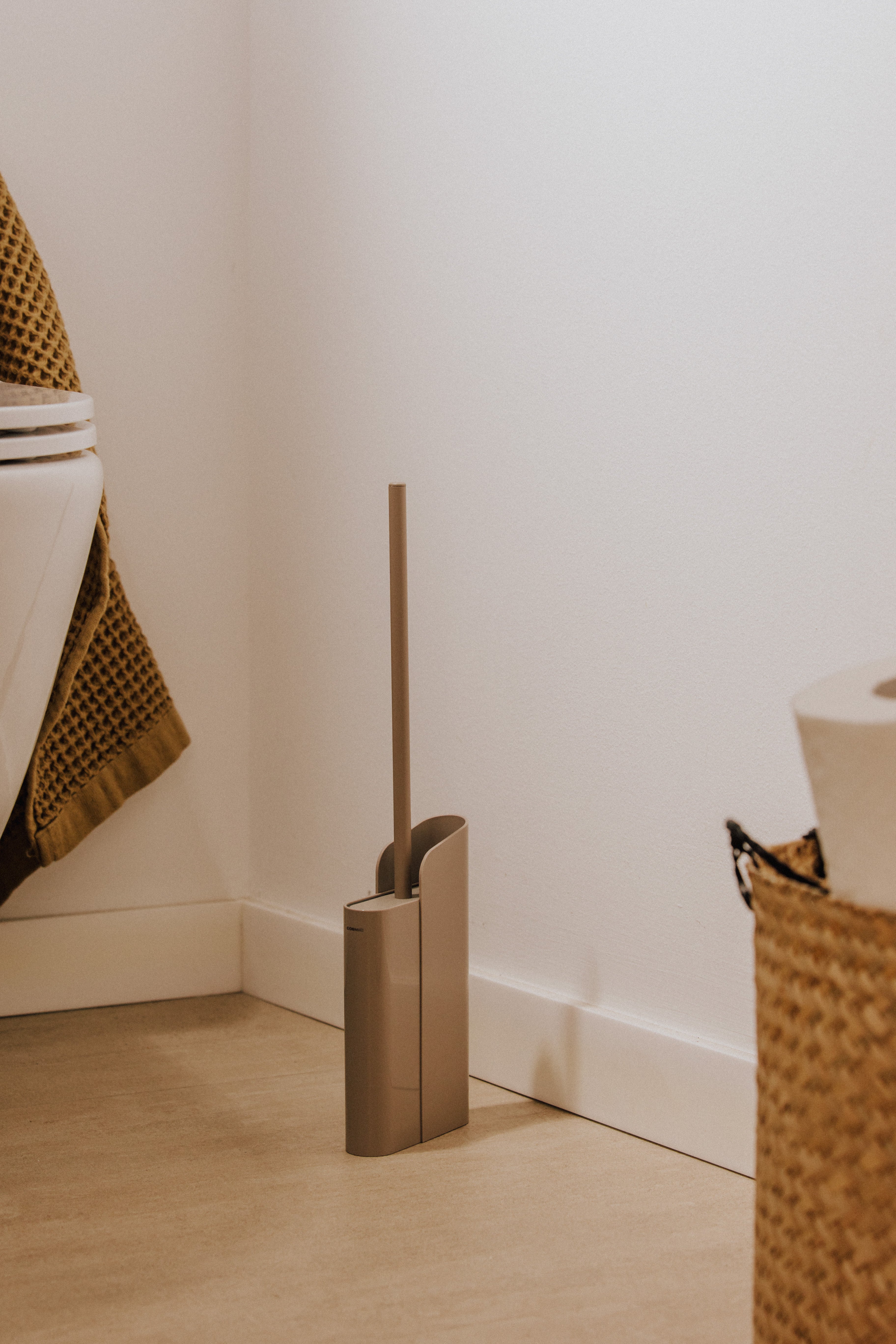 COSMIC Brosse de Toilette en Silicone au Design Flexible et Ultrafine. Porte-brosse de Sol ou Mural pour WC. Porte-brosse, Collection FLAT - 2