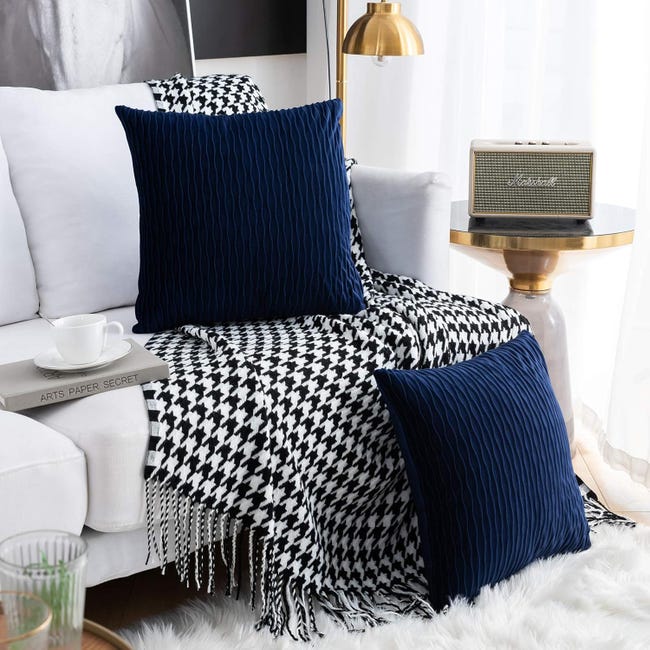 Set di 2 federe decorative in ciniglia, 45 x 45 cm, per divano, poltrona, stile bohémien, cuscino decorativo per letto, blu scuro. | Leroy Merlin Set di 2 federe decorative in ciniglia, 45 x 45 cm, per divano, poltrona, stile bohémien, cuscino decorativo per letto, blu scuro. | Leroy Merlin