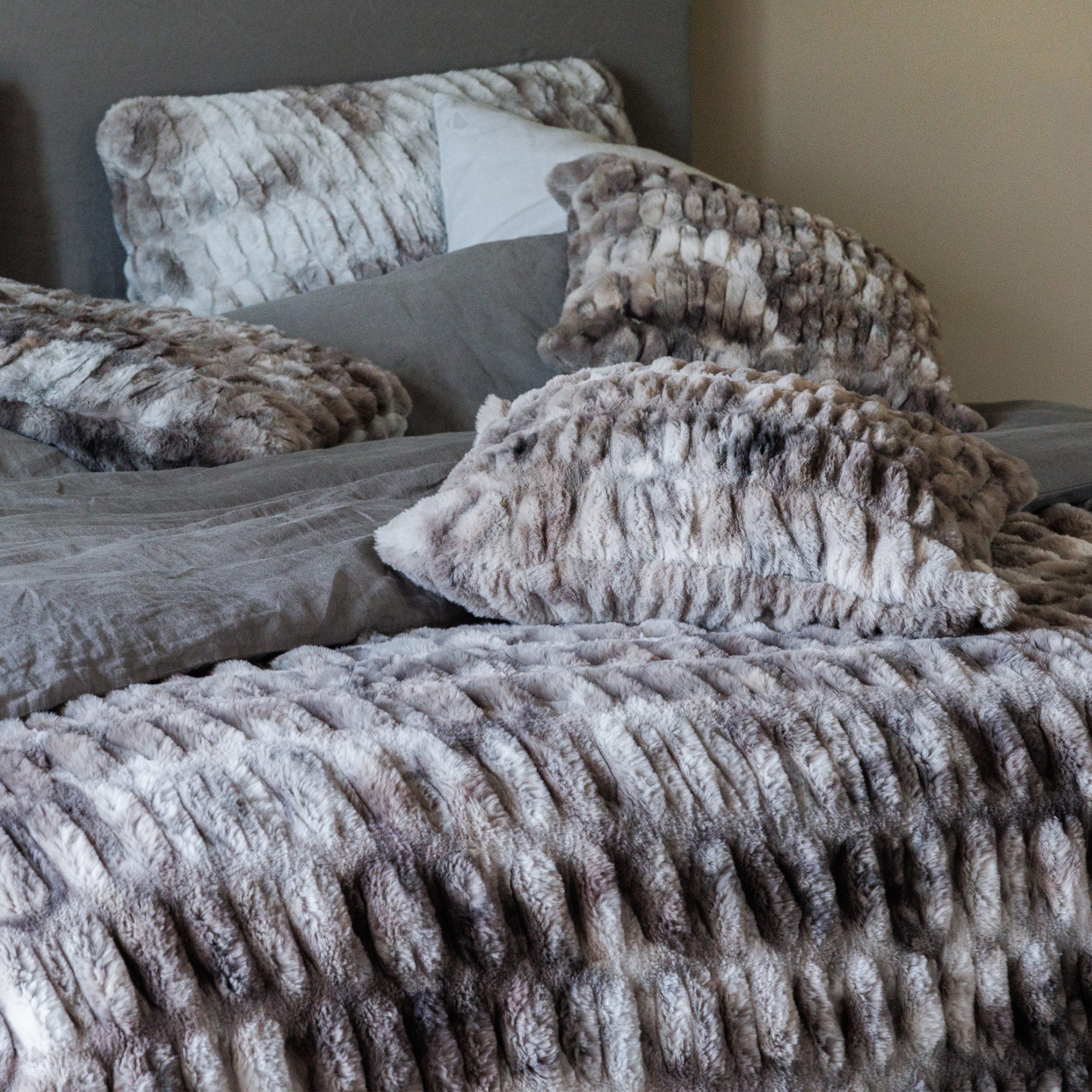 Plaid 150x200 ZIBELINE en fausse fourrure doublée velours gris Angora - 3